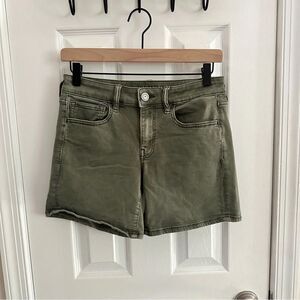 American Eagle AEO Twill Green Midi Shorts Women’s Size 6